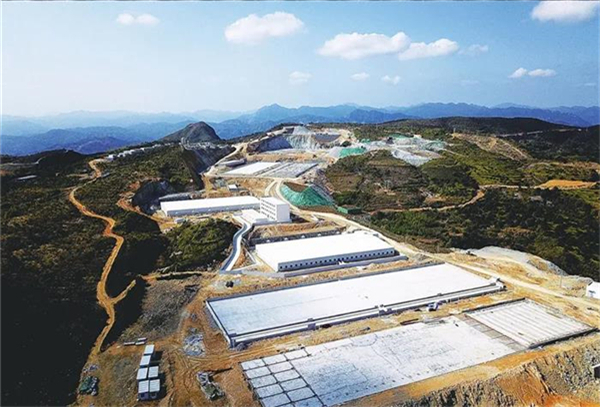 林州市原康镇一处违建养殖场被依法拆除