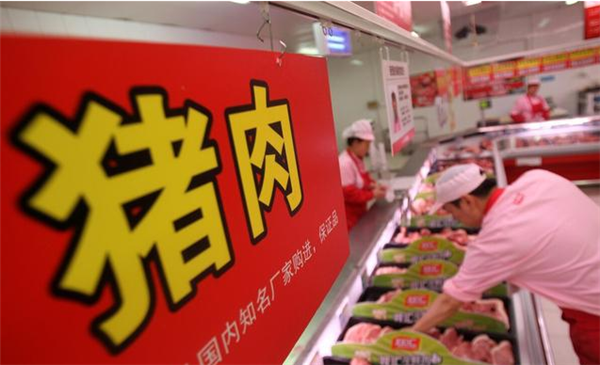 猪价“11连跌”，行情大跳水，猪肉10块有戏？菜价粮价也跌了