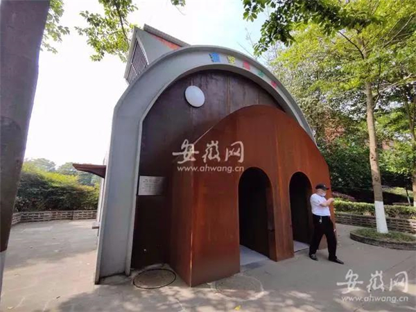 还记得13年前“猪坚强”吗？“百岁”迟暮已不能翻身，引探望如潮​