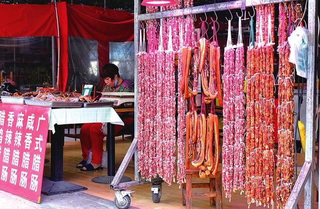 广西猪肉类商品热销 邕城多个市场猪肉需求增加
