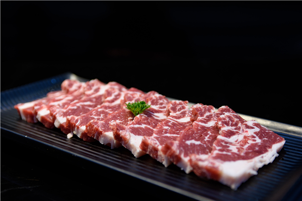 为消费者提供“真资格”的黑猪肉 雅南猪“减肥”闯市场