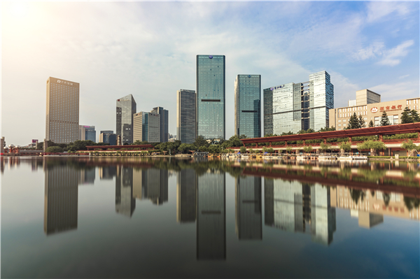 能在农业用地上搭建养殖场吗？需要注意什么？