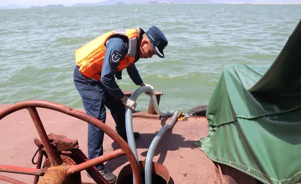 露头就打！深圳海警查扣110余吨走私冻品！