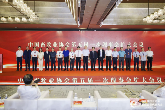 铁骑力士当选为新一届中国畜牧业协会副会长单位
