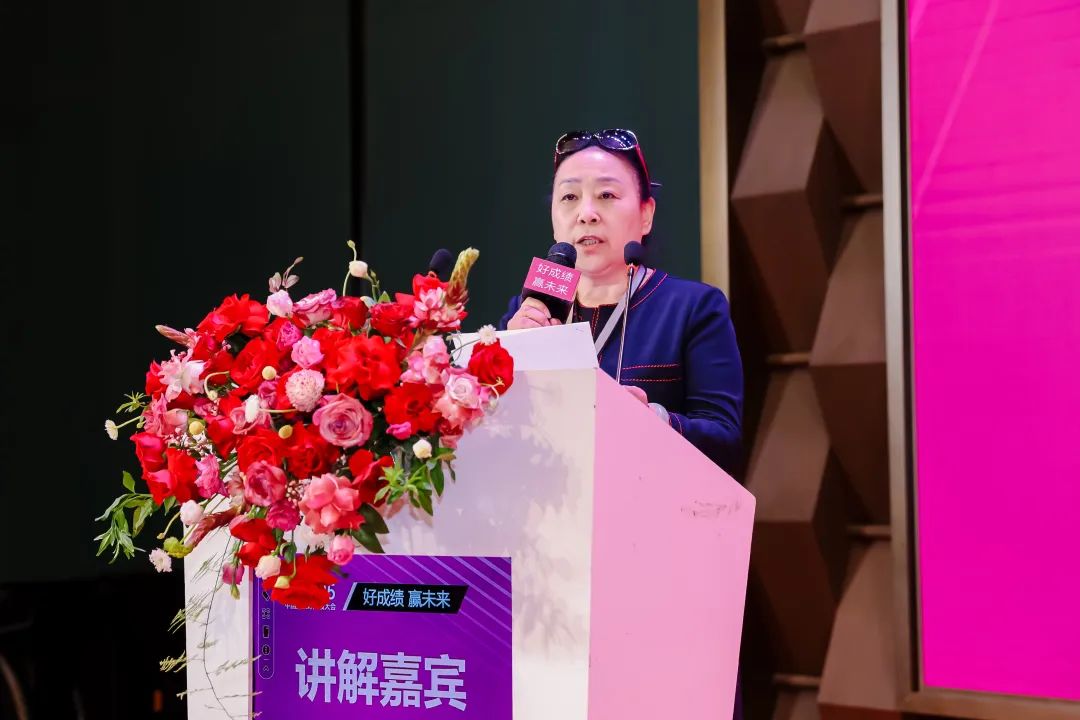海然为颁奖典礼典礼致辞