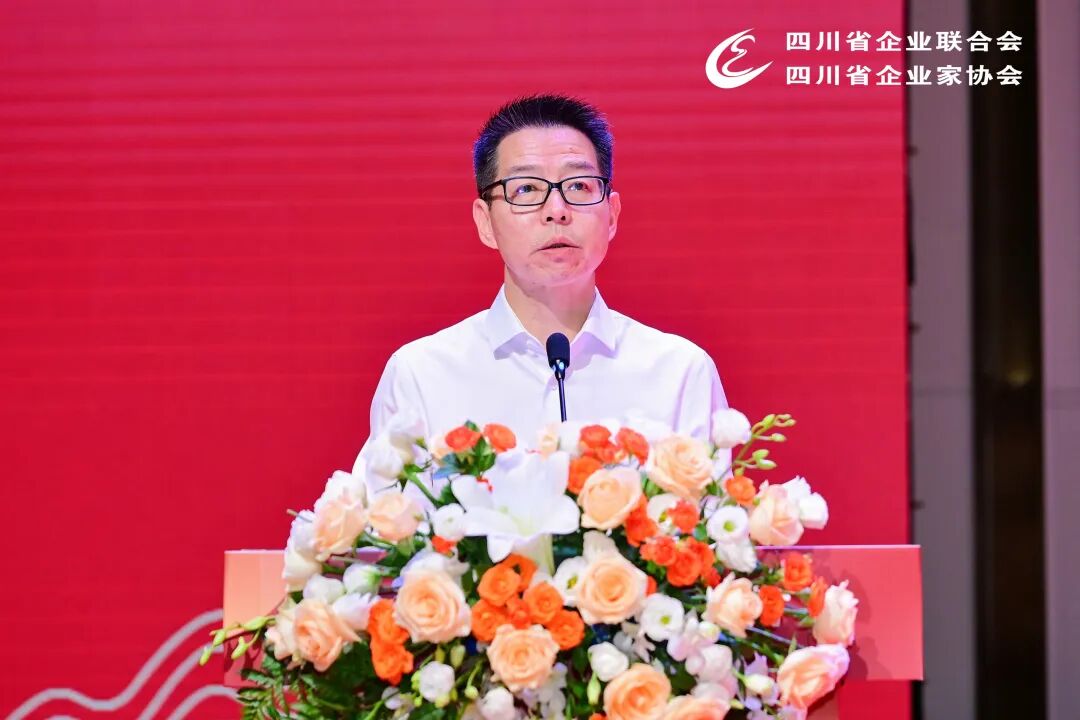 2025四川企业家中秋交流活动举行 姚海龙作为企业代表发言