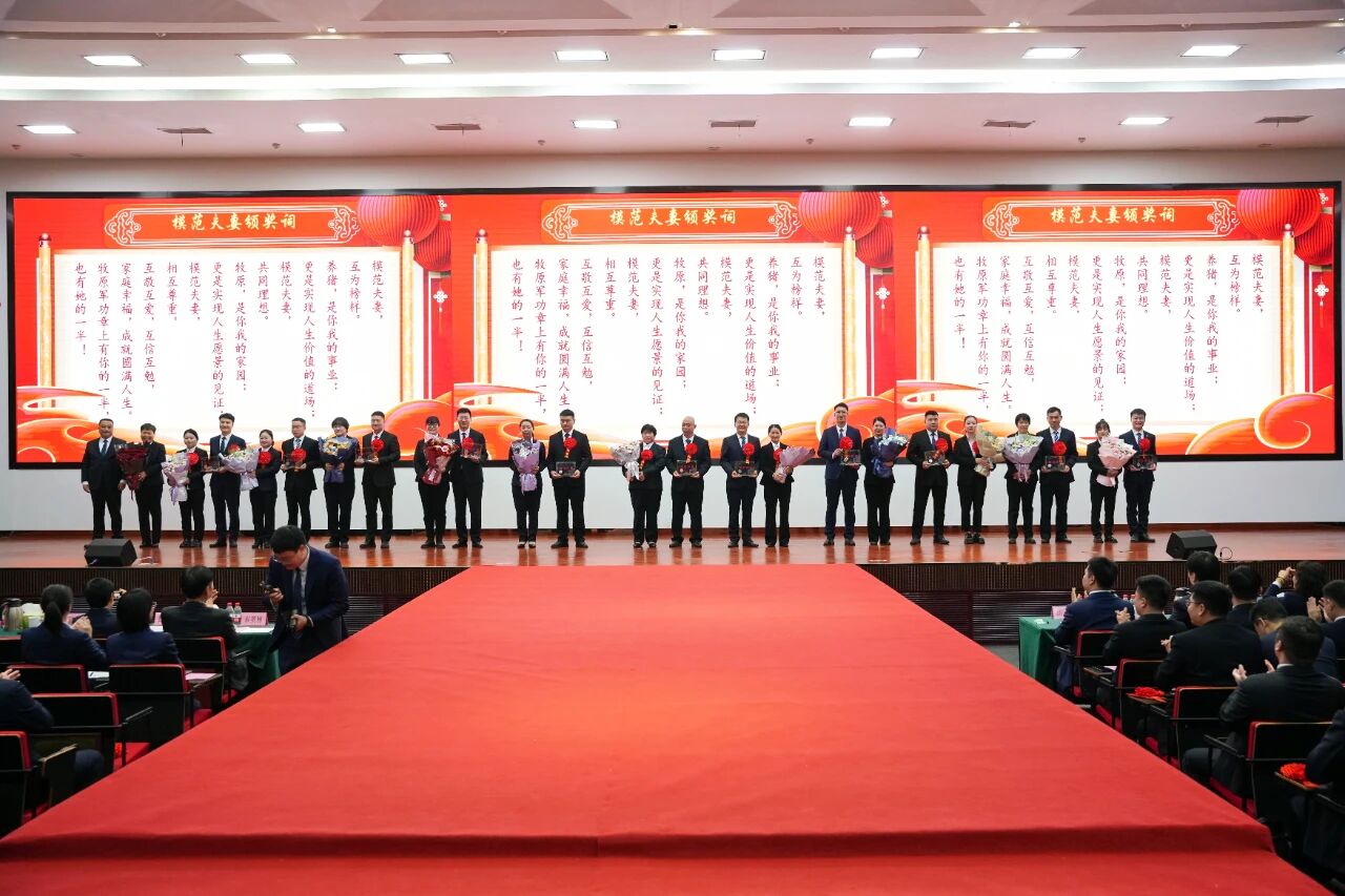 主角 | 模范夫妻：并肩而立 爱在牧原